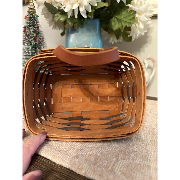 LONGABERGER Heartland Small Key Basket - Picture 2 of 3